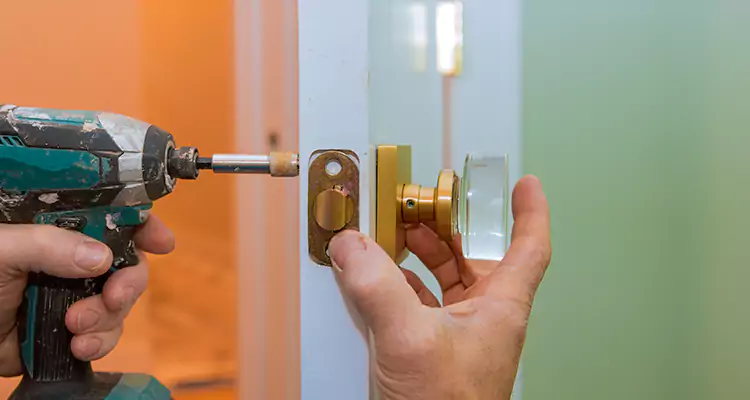 Broken Door Knob Fix in Sanford, FL