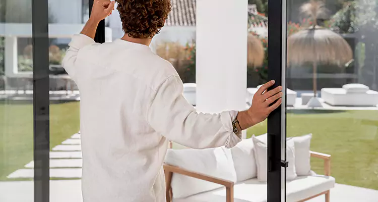 Sliding Screen Door Maintenance for Closing Issues in Sanford, FL